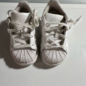 Baby Adidas used in really good conditions. Size US 7K